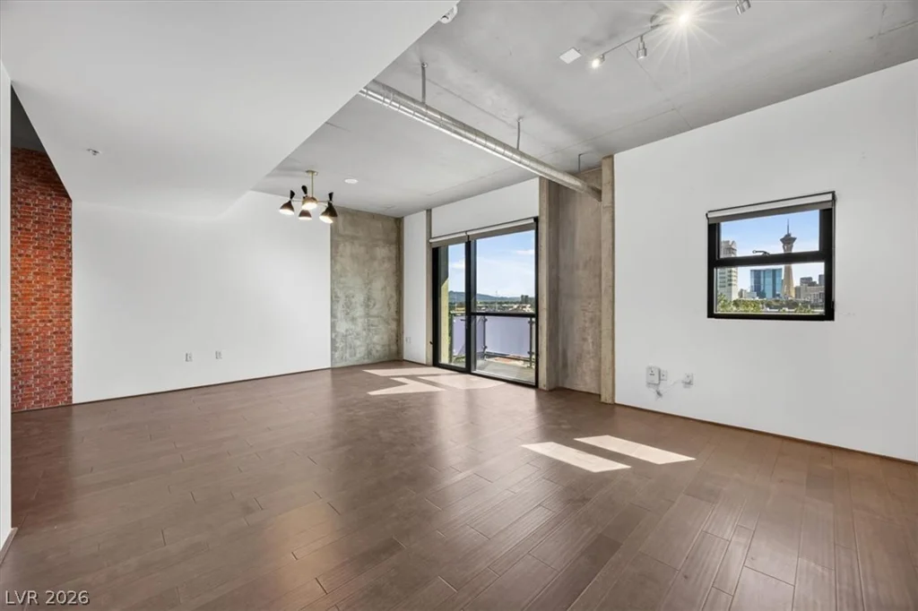 353 Bonneville, Las Vegas, NV 89101