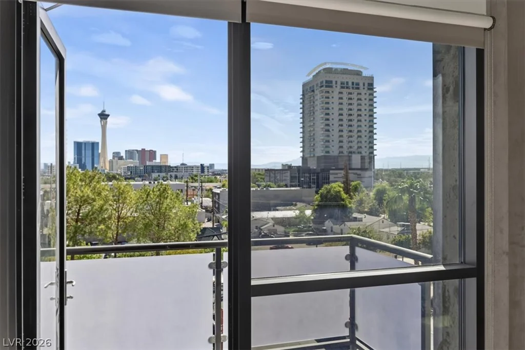 353 Bonneville, Las Vegas, NV 89101