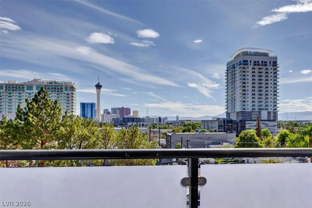 353 Bonneville, Las Vegas, NV 89101