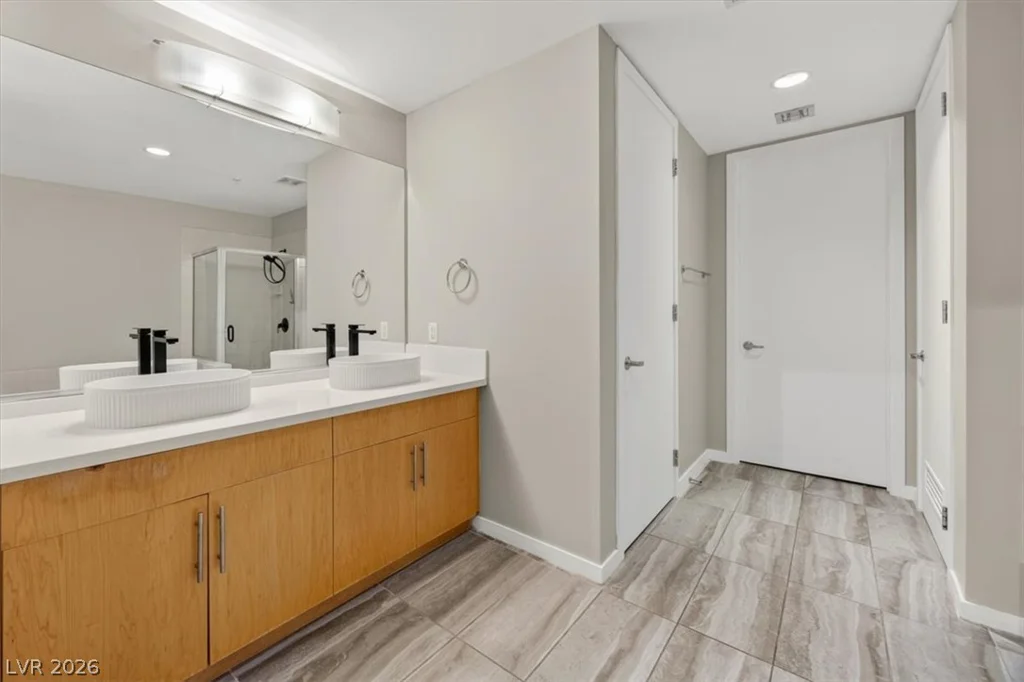 353 Bonneville, Las Vegas, NV 89101