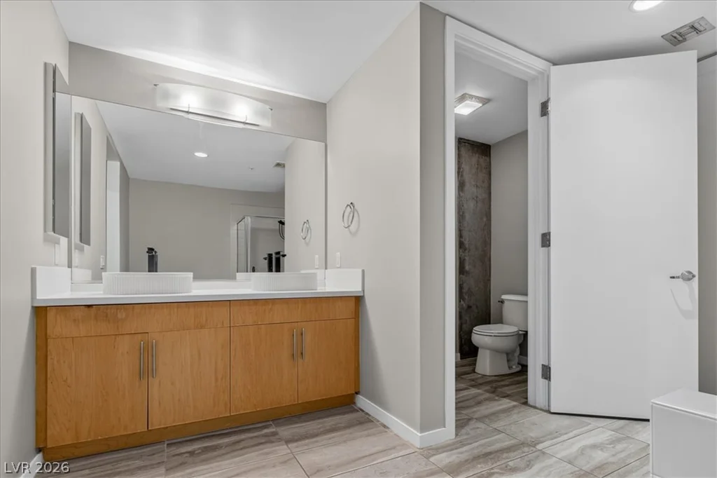 353 Bonneville, Las Vegas, NV 89101