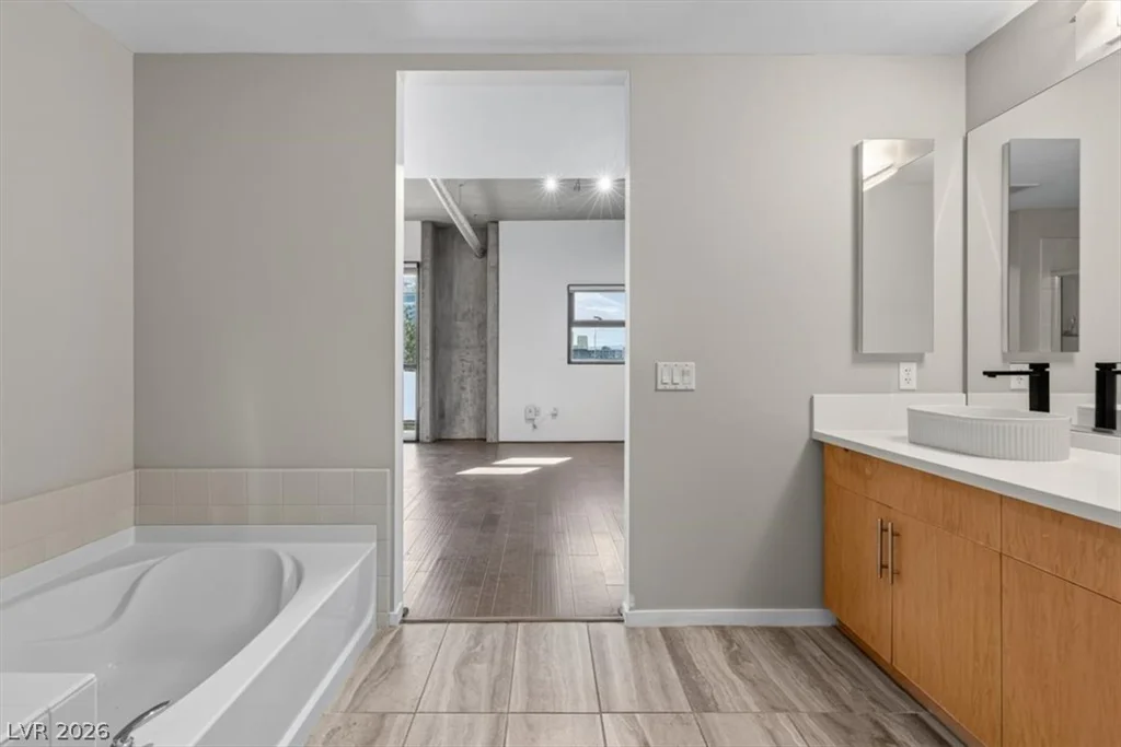 353 Bonneville, Las Vegas, NV 89101