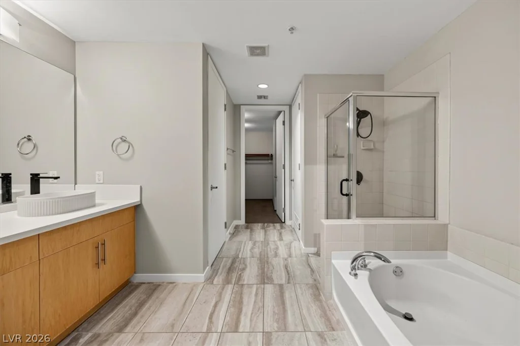 353 Bonneville, Las Vegas, NV 89101