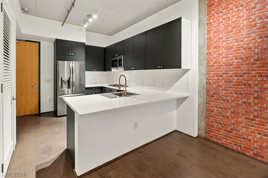 353 Bonneville, Las Vegas, NV 89101