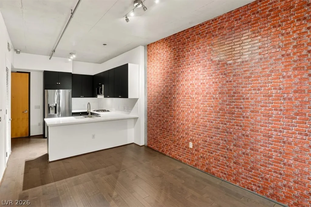 353 Bonneville, Las Vegas, NV 89101