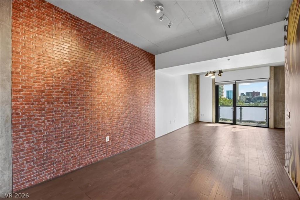 353 Bonneville, Las Vegas, NV 89101