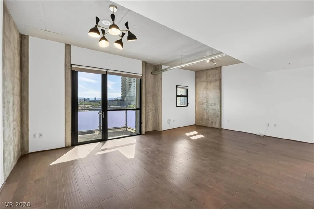 353 Bonneville, Las Vegas, NV 89101
