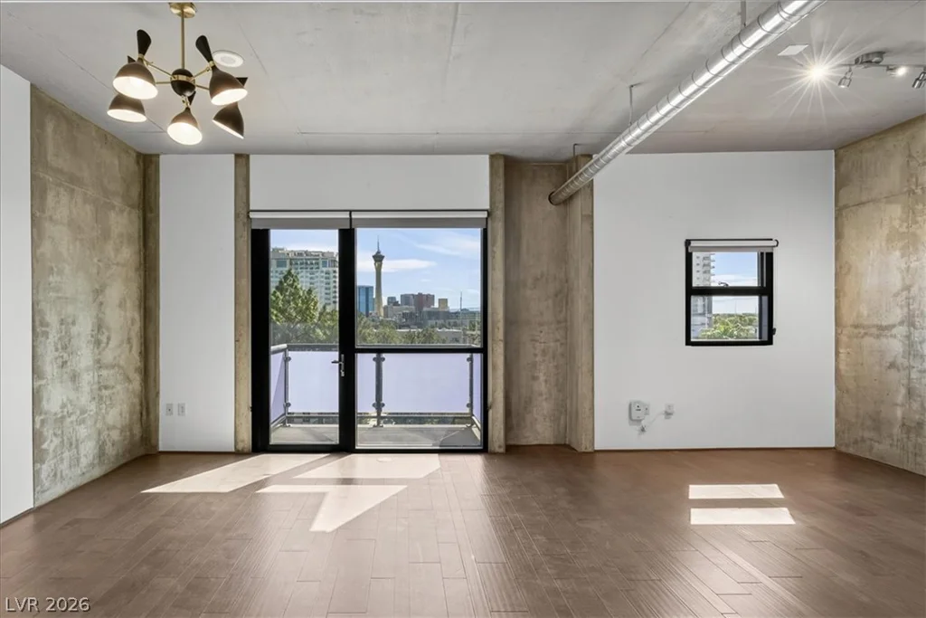 353 Bonneville, Las Vegas, NV 89101