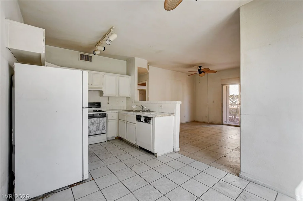 2110 Los Feliz, Las Vegas, NV 89156