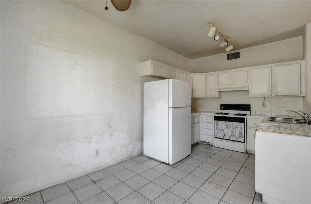 2110 Los Feliz, Las Vegas, NV 89156