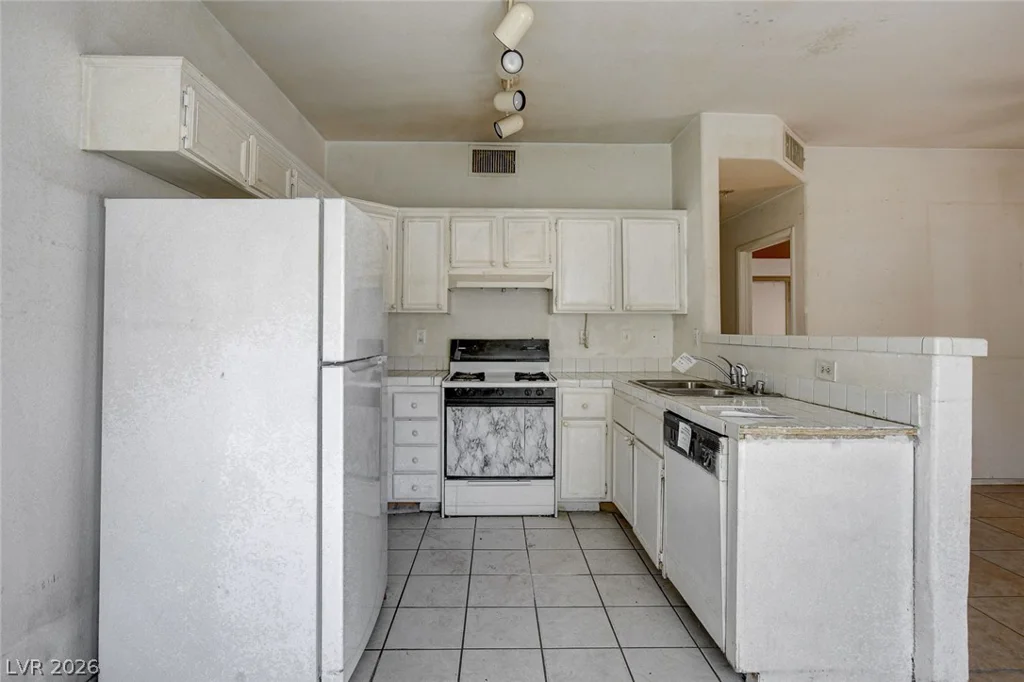 2110 Los Feliz, Las Vegas, NV 89156
