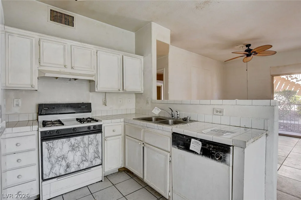 2110 Los Feliz, Las Vegas, NV 89156