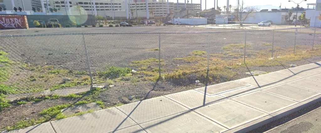 90 Oakey, Las Vegas, NV 89104