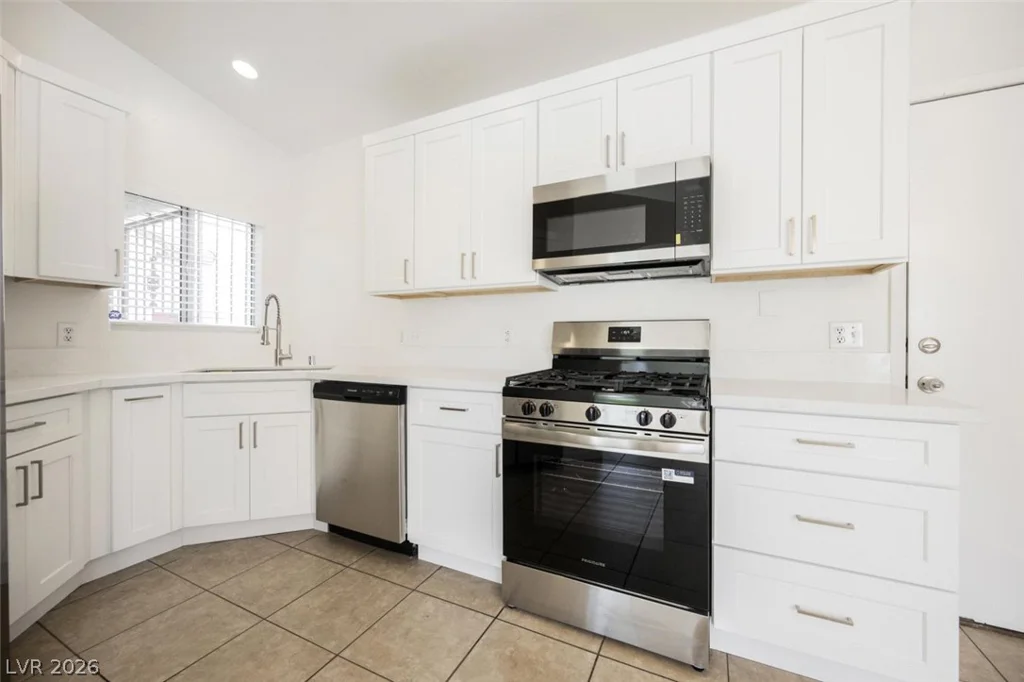 5102 Del Shannon, North Las Vegas, NV 89031