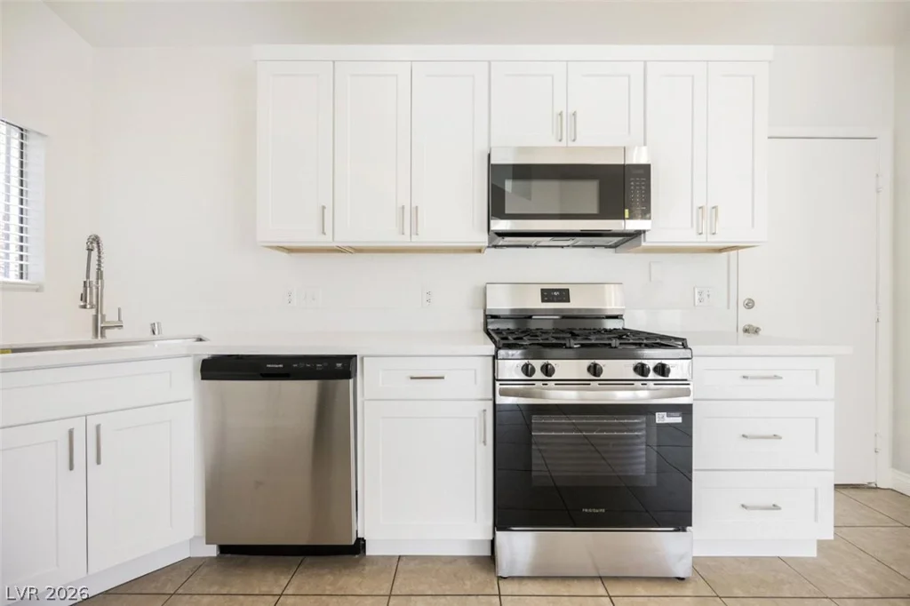 5102 Del Shannon, North Las Vegas, NV 89031