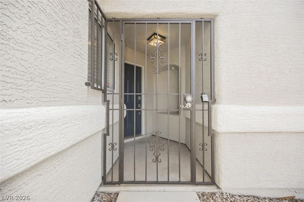 5102 Del Shannon, North Las Vegas, NV 89031