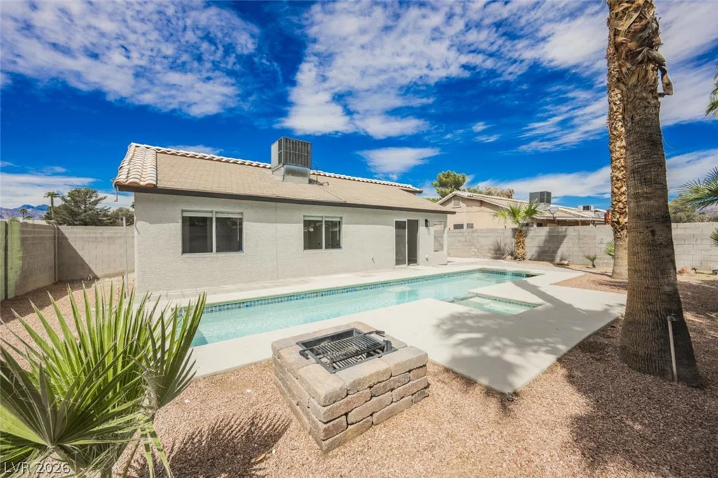 5102 Del Shannon, North Las Vegas, NV 89031