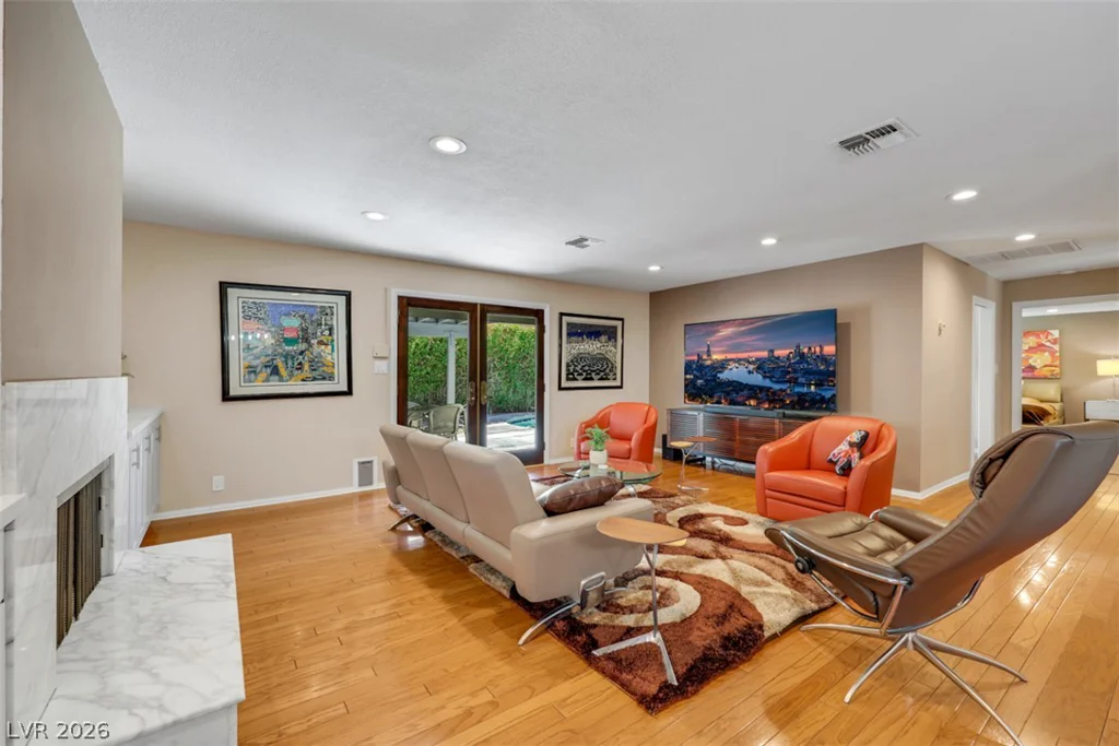 2013 Sunland, Las Vegas, NV 89106