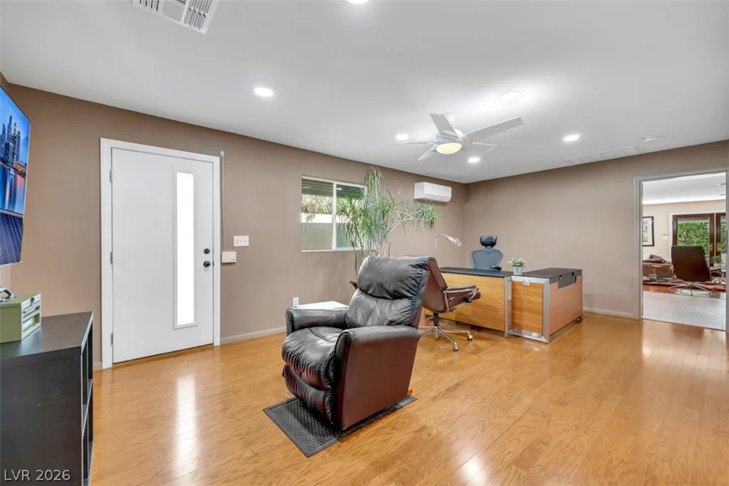 2013 Sunland, Las Vegas, NV 89106
