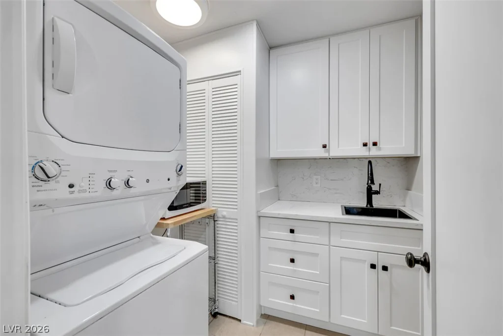2013 Sunland, Las Vegas, NV 89106