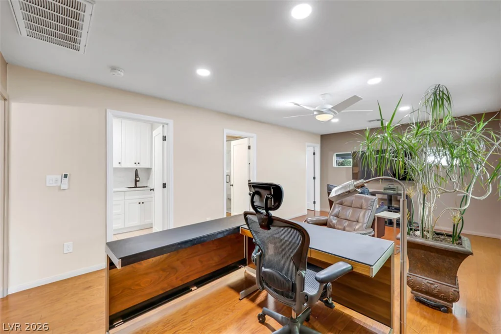 2013 Sunland, Las Vegas, NV 89106