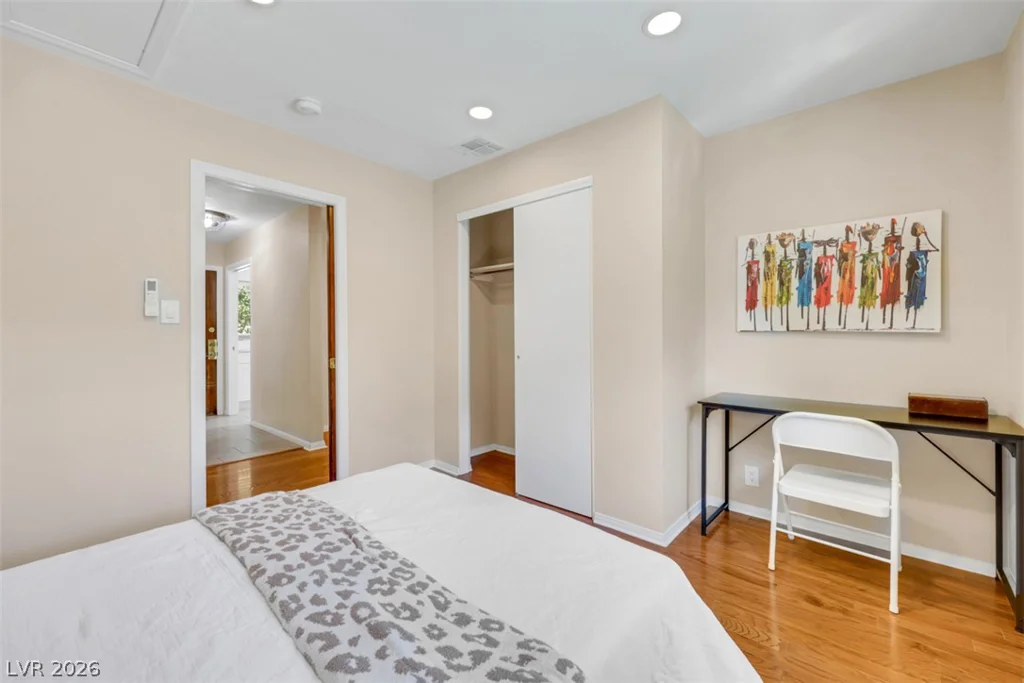 2013 Sunland, Las Vegas, NV 89106