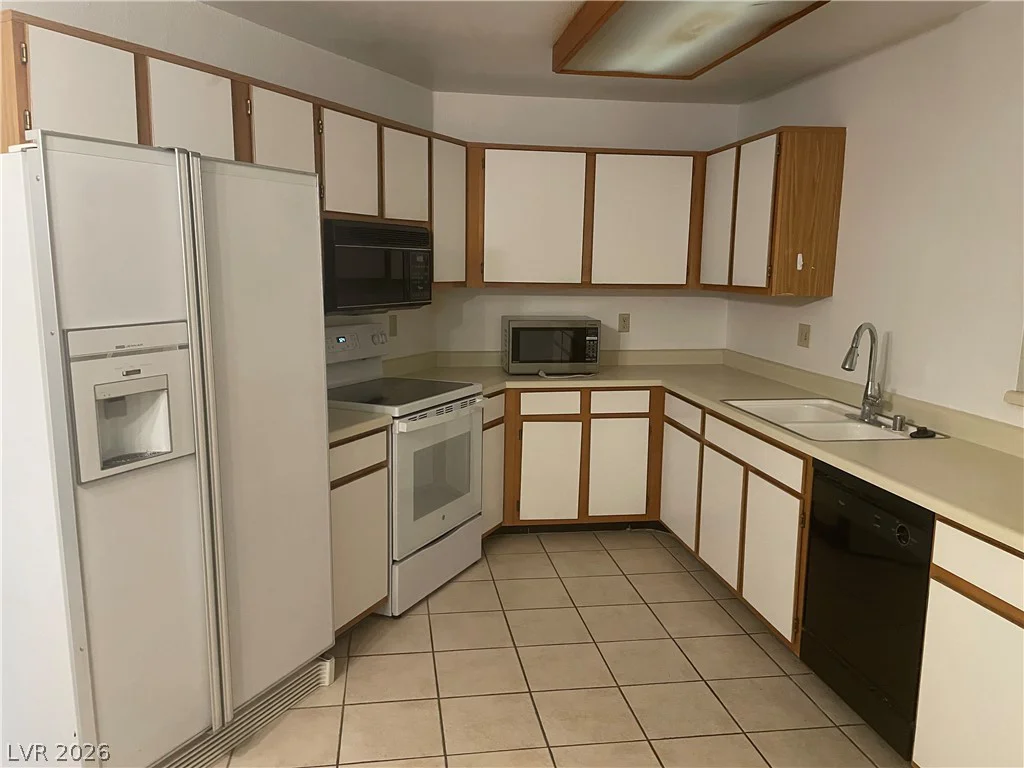 5101 Pioneer, Las Vegas, NV 89146