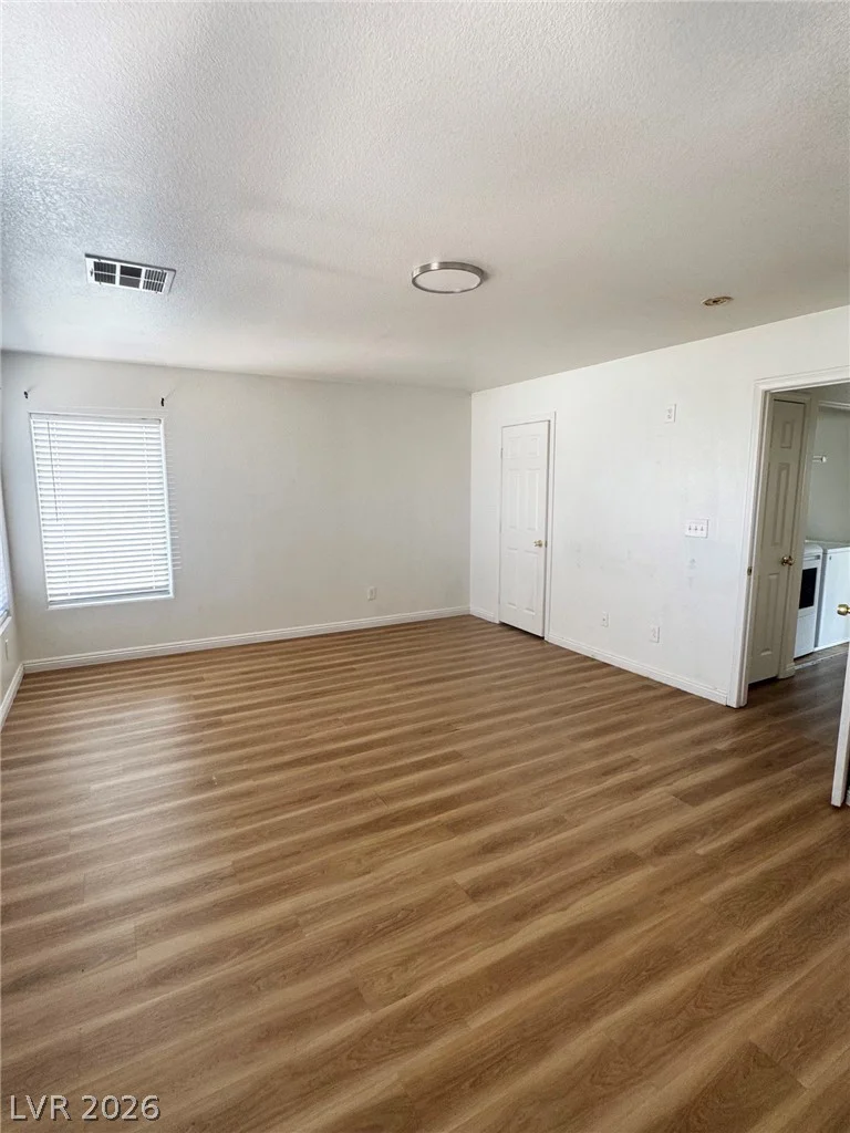 102 Gilliflower, Las Vegas, NV 89183
