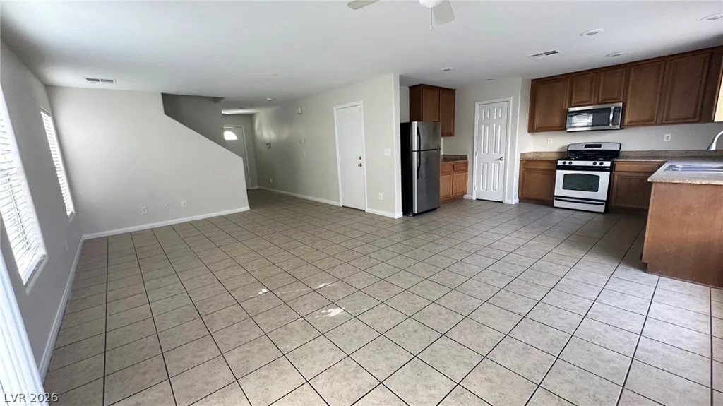 102 Gilliflower, Las Vegas, NV 89183