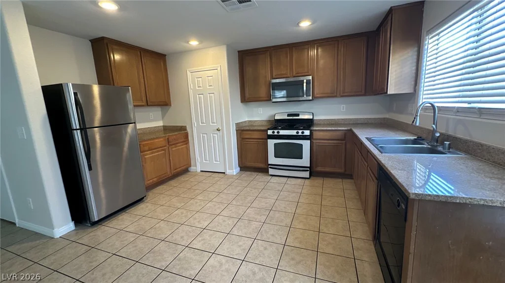 102 Gilliflower, Las Vegas, NV 89183