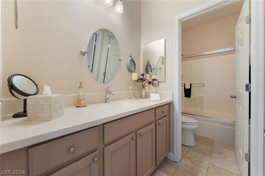 7324 Royal Melbourne, Las Vegas, NV 89131