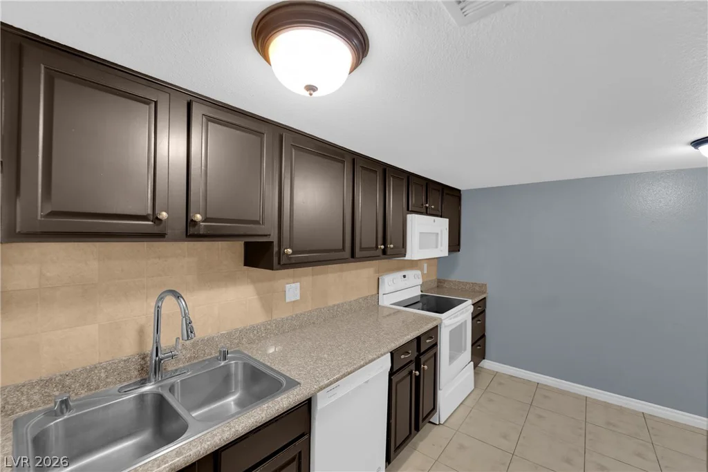 5242 River Glen, Las Vegas, NV 89103