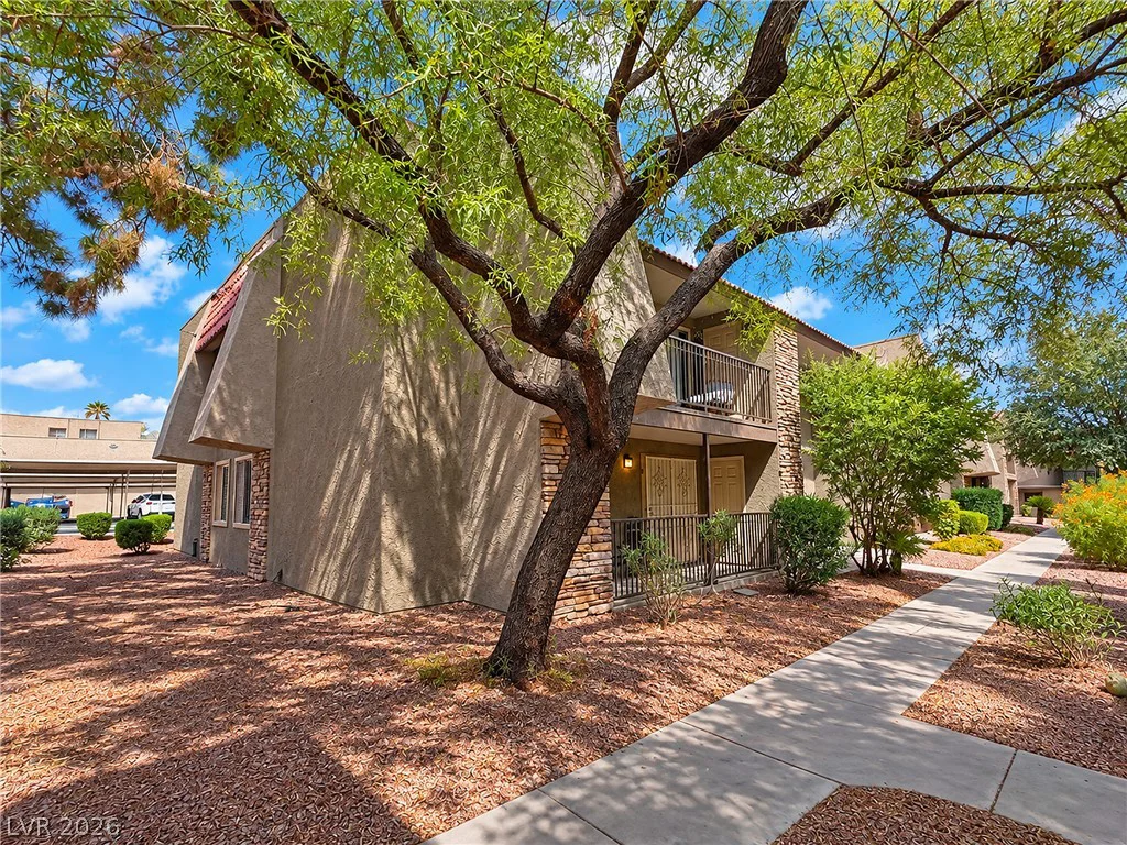 5242 River Glen, Las Vegas, NV 89103
