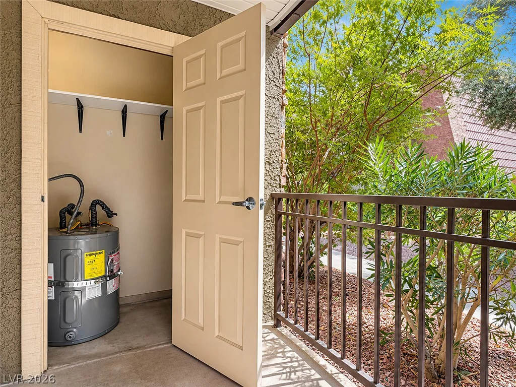 5242 River Glen, Las Vegas, NV 89103