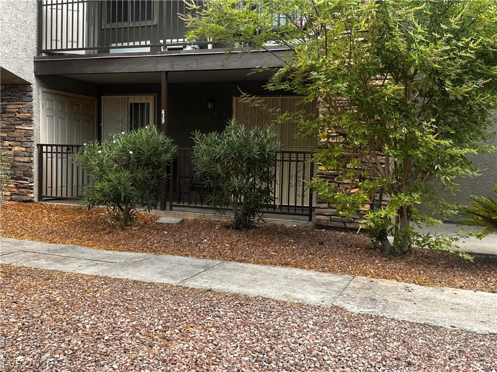 5242 River Glen, Las Vegas, NV 89103