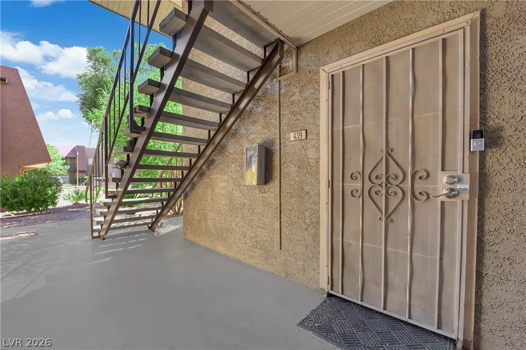 5242 River Glen, Las Vegas, NV 89103