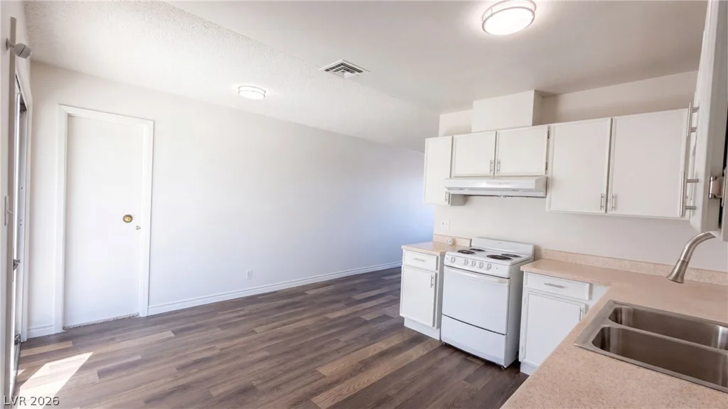 6121 Jones, Las Vegas, NV 89107