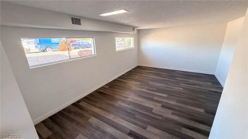 6121 Jones, Las Vegas, NV 89107