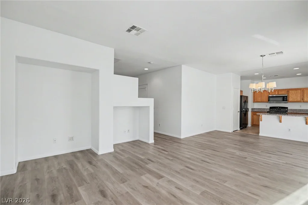 1919 Silver Crest, North Las Vegas, NV 89031
