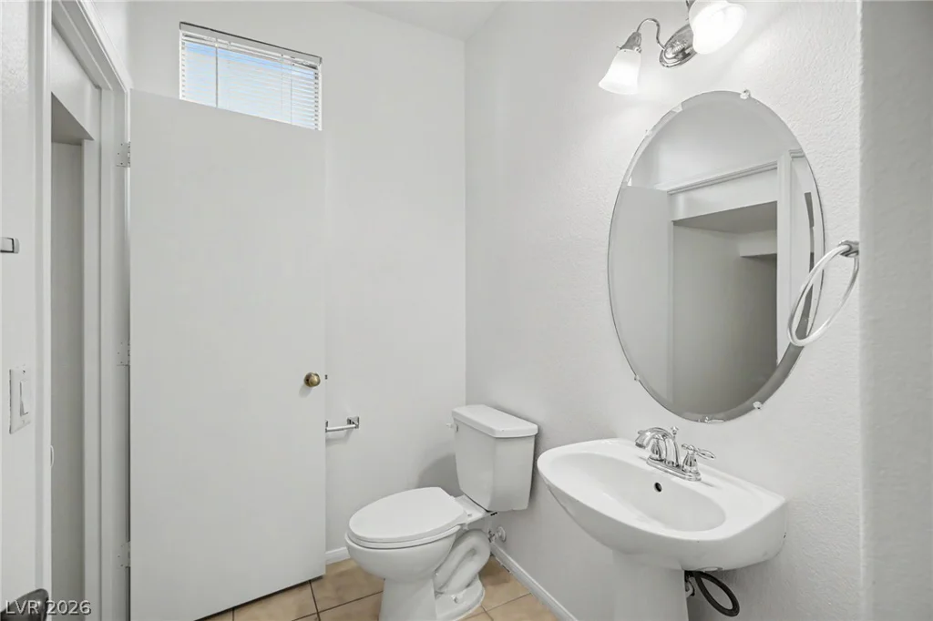 1919 Silver Crest, North Las Vegas, NV 89031
