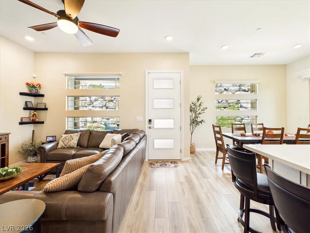 921 Woodburn, Las Vegas, NV 89138