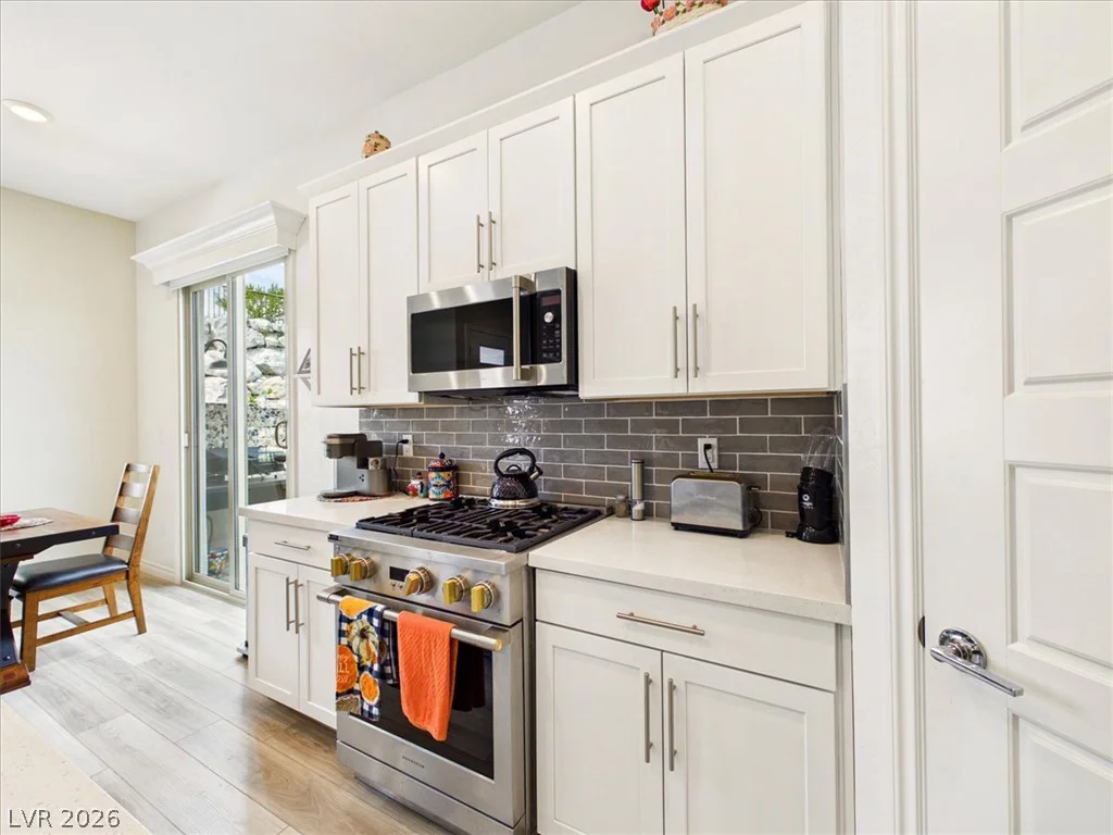 921 Woodburn, Las Vegas, NV 89138