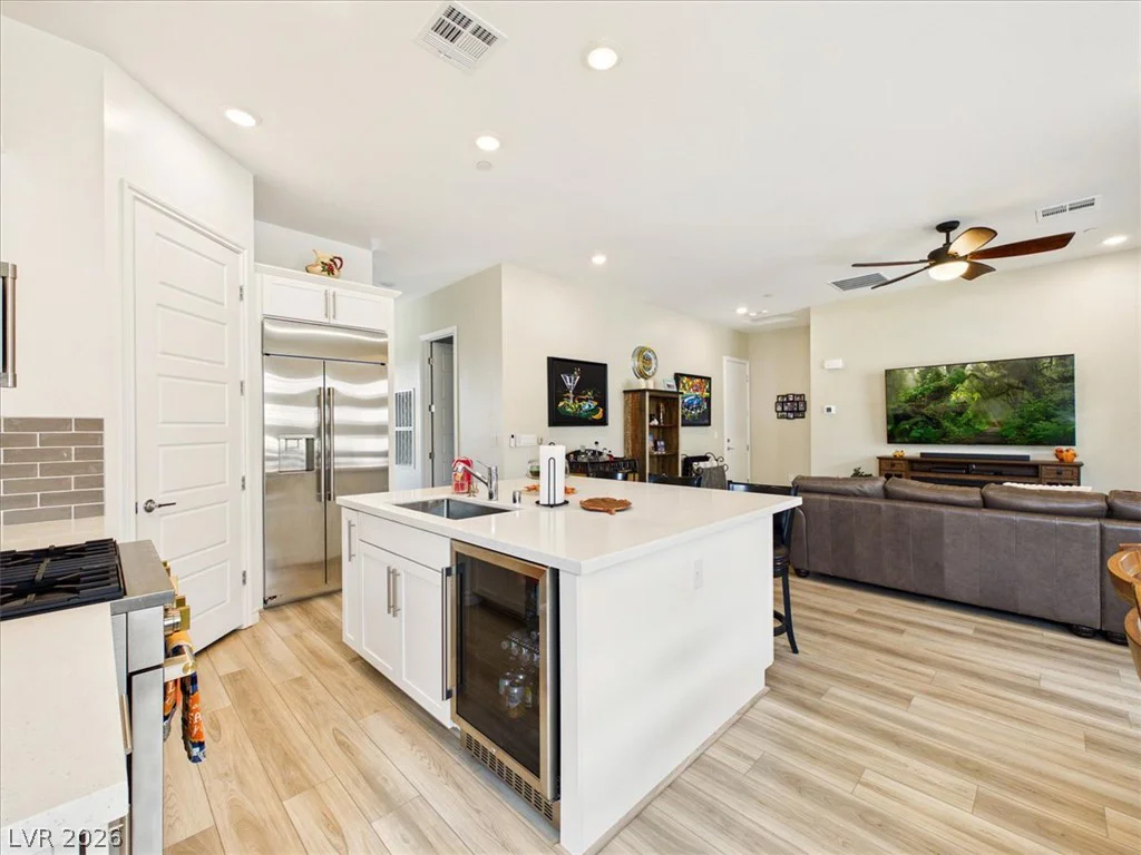 921 Woodburn, Las Vegas, NV 89138
