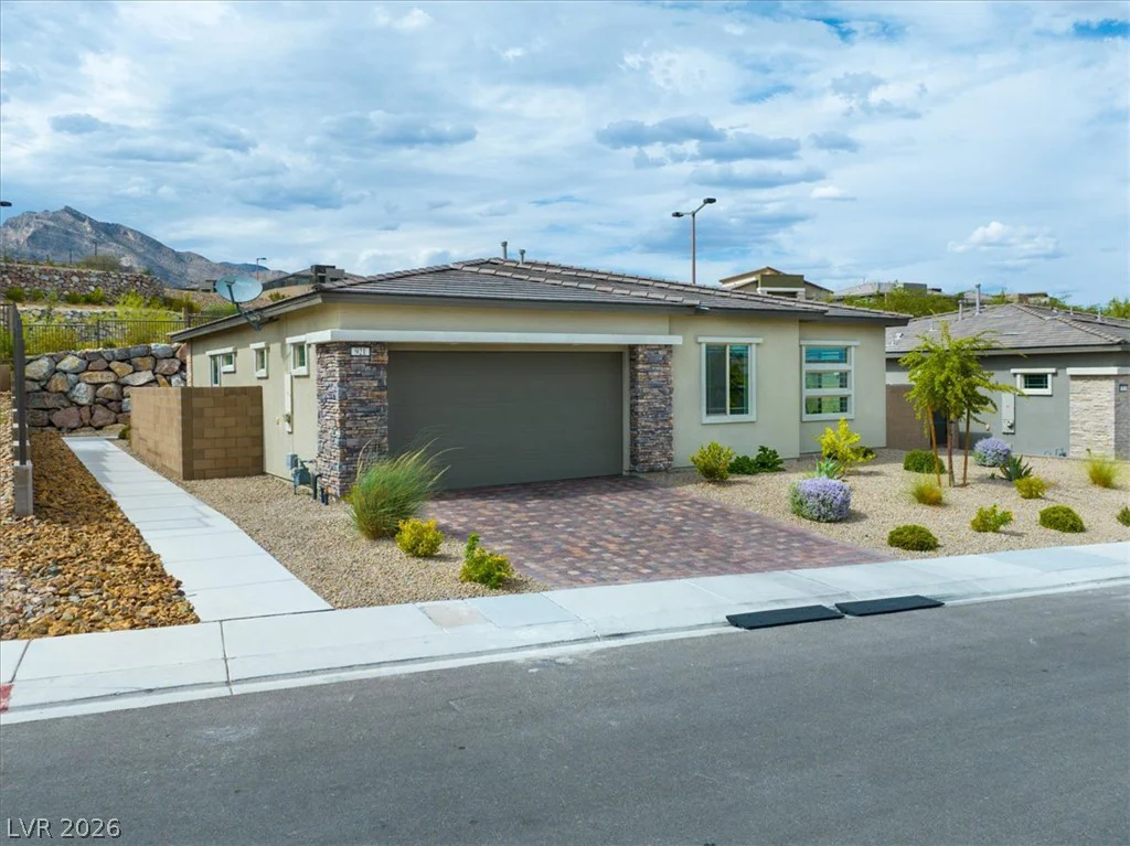 921 Woodburn, Las Vegas, NV 89138