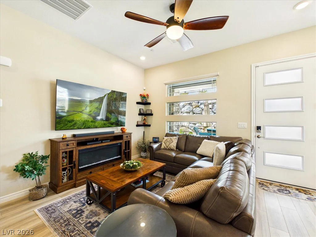921 Woodburn, Las Vegas, NV 89138