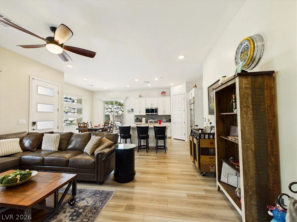 921 Woodburn, Las Vegas, NV 89138