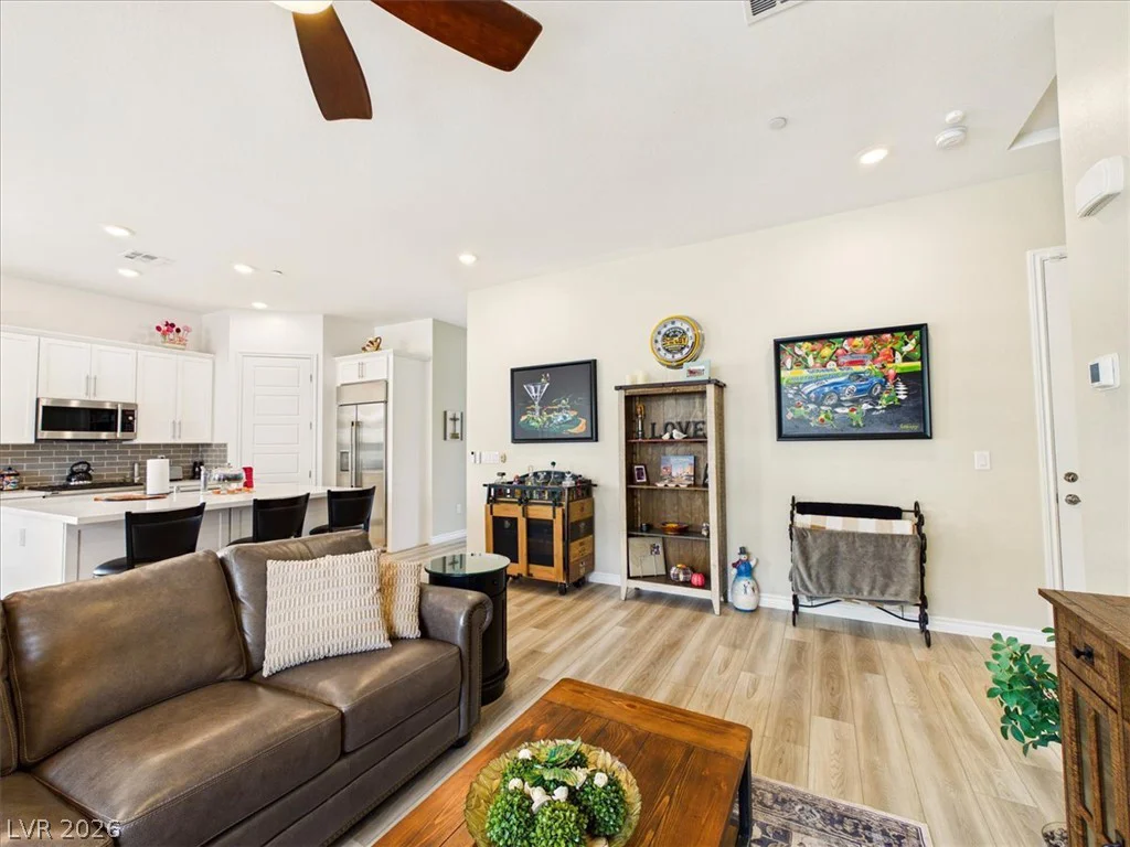 921 Woodburn, Las Vegas, NV 89138