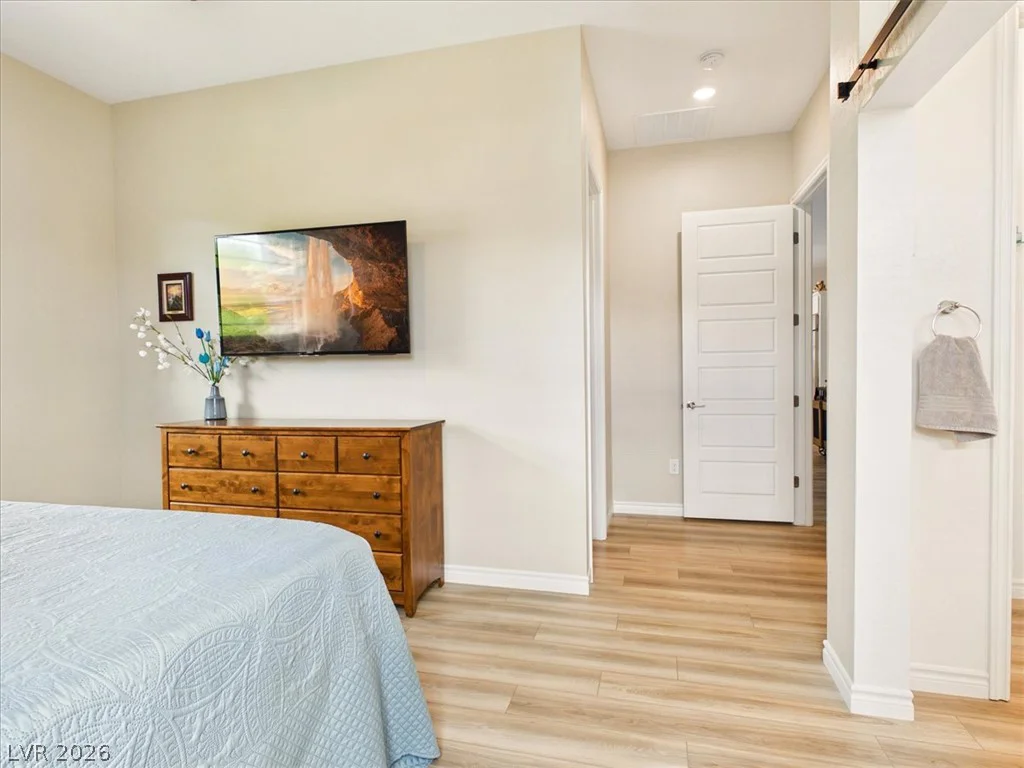 921 Woodburn, Las Vegas, NV 89138