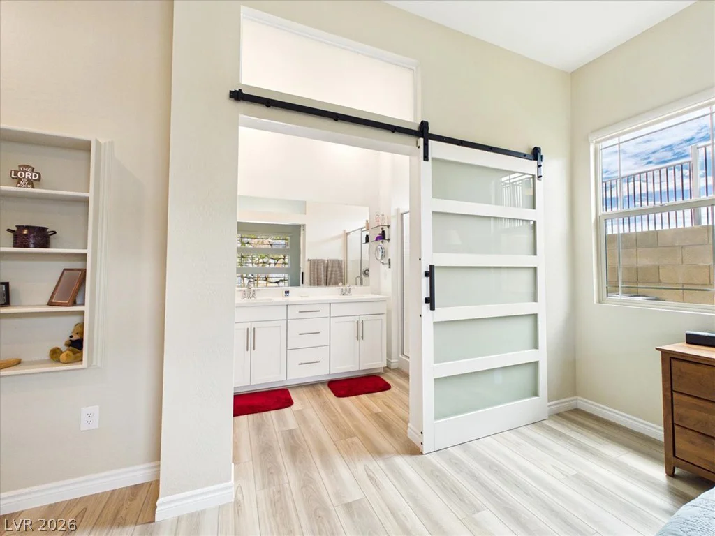 921 Woodburn, Las Vegas, NV 89138