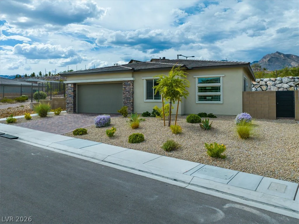 921 Woodburn, Las Vegas, NV 89138